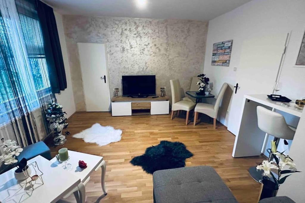 12-Fratelli Apartments Schloss Schonbrunn 10 To City Wien Eksteriør billede